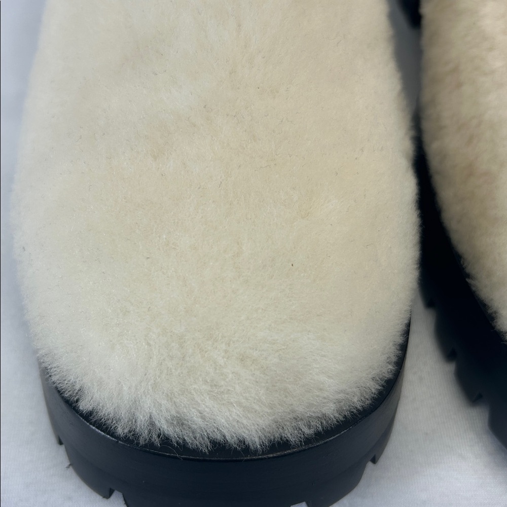 Chanel Shearling Lambskin Ivory Metal Logo Ankle Winter - Picture 5 of 14